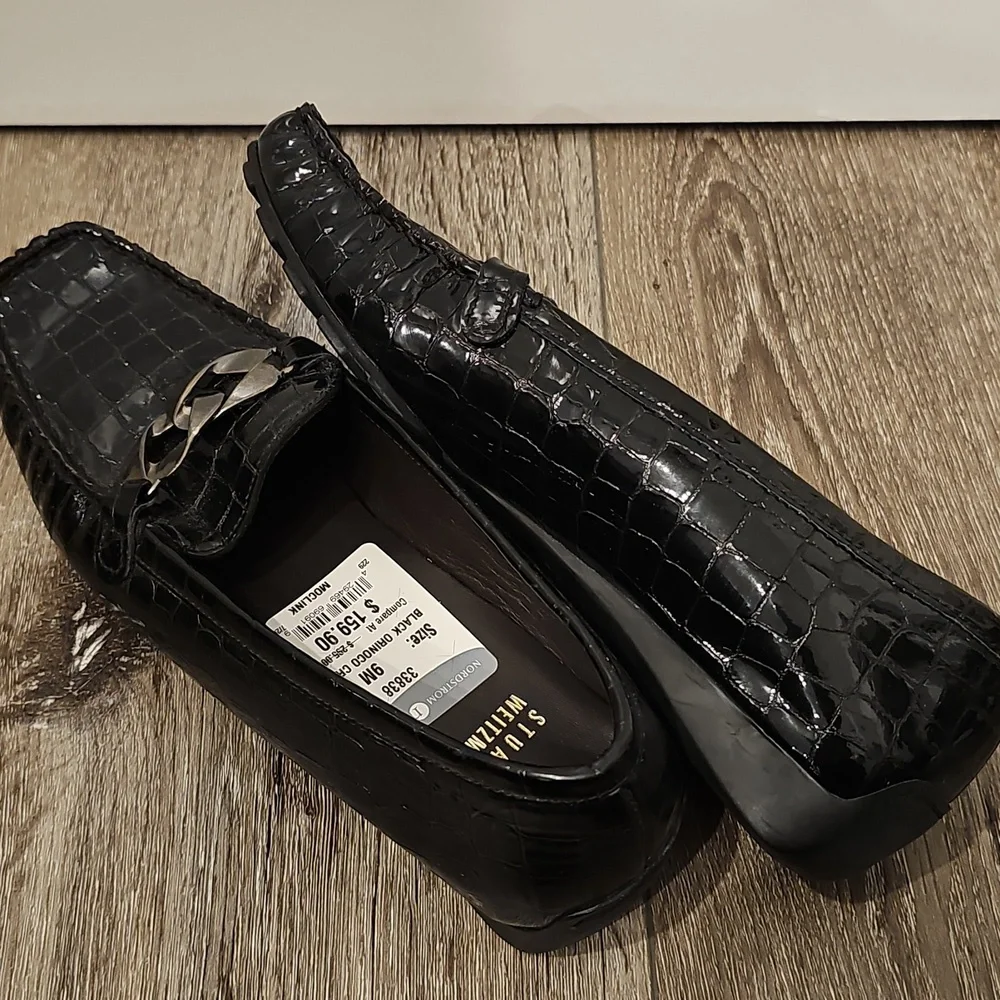[NEW] STUART WEITZMAN Crocodile Loafers in Black Patent Leather NWT